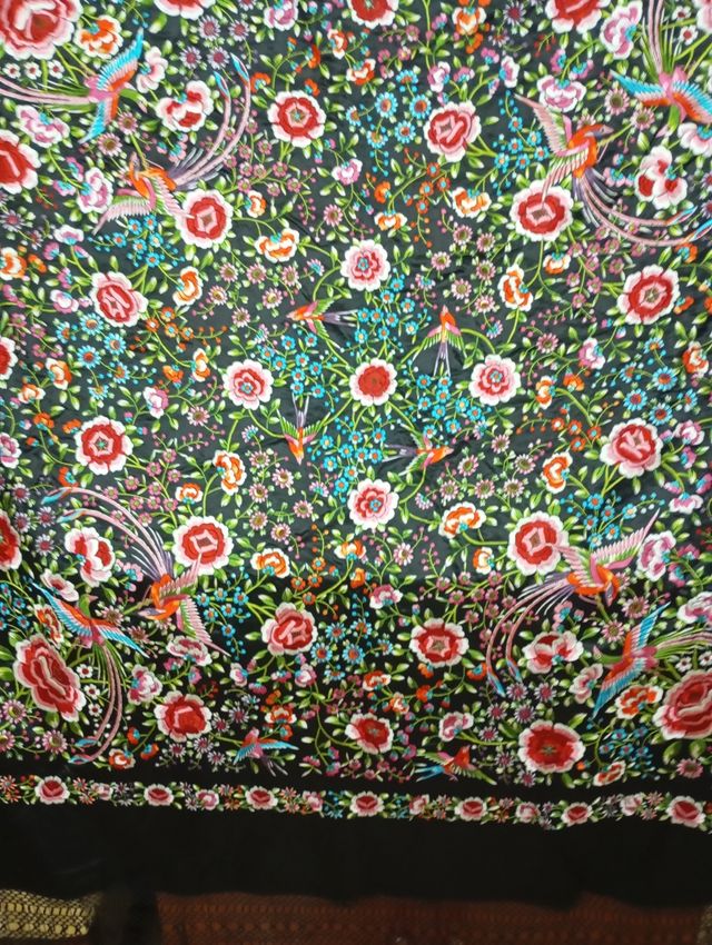 Manton Foronda bordado a mano