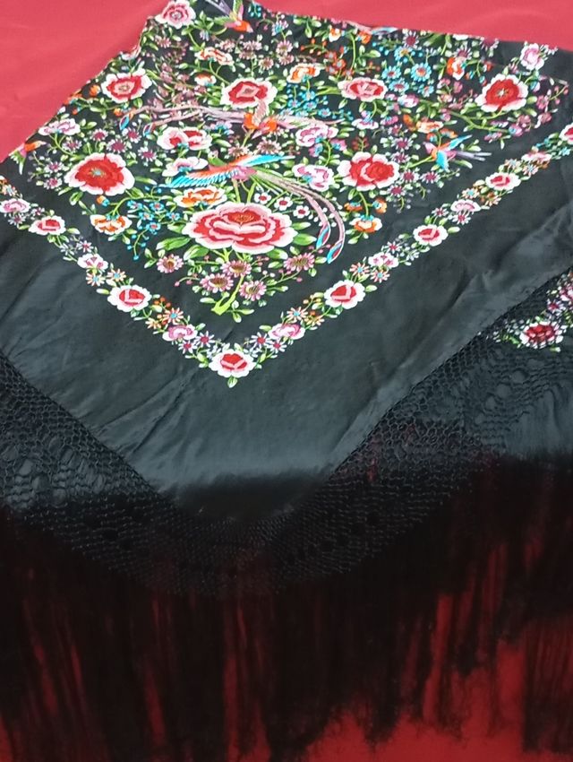 Manton Foronda bordado a mano