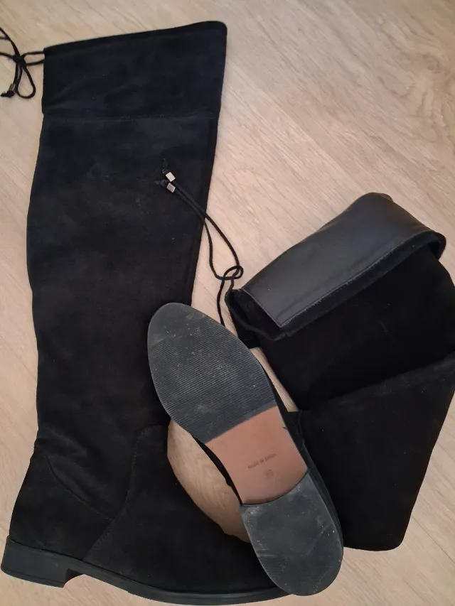 Botas altas ante negro