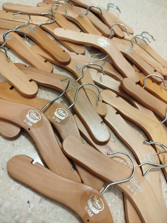 Lote 25 Perchas Madera Disney Bebé