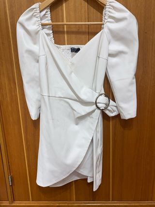 Vestido Bershka blanco cruzado aro M
