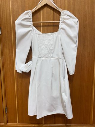 Vestido Bershka blanco cruzado aro M