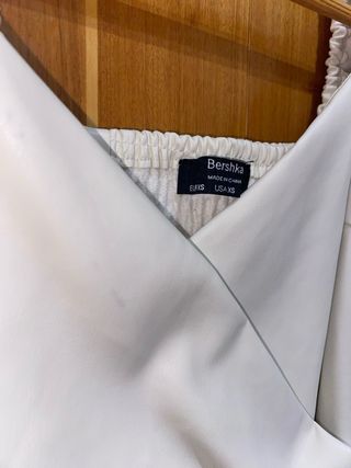 Vestido Bershka blanco cruzado aro M