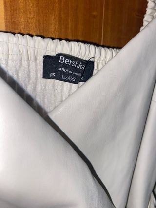 Vestido Bershka blanco cruzado aro M