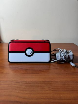 Nintendo New 2DS XL Pokeball
