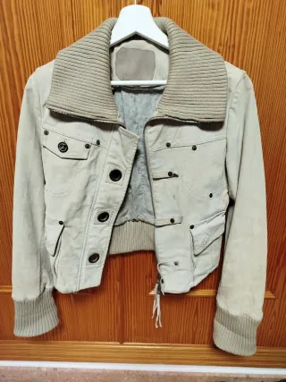 Chaqueta ante beige corta
