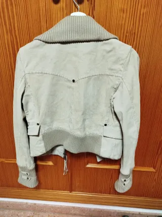 Chaqueta ante beige corta