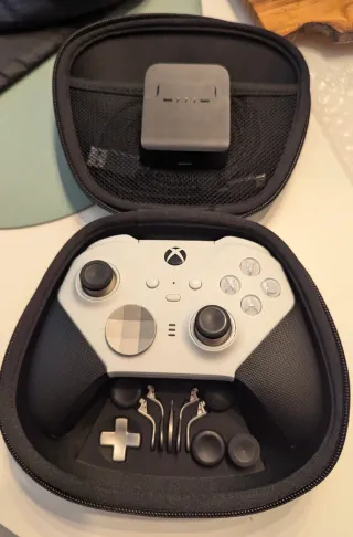 Xbox Elite 2 Blanco + Bolsa y Accesorios