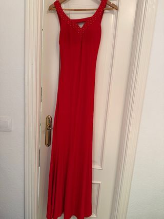 Precioso traje de fiesta rojo con etiquetas
