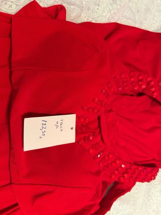 Precioso traje de fiesta rojo con etiquetas