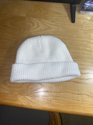 Gorro de invierno tejido blanco