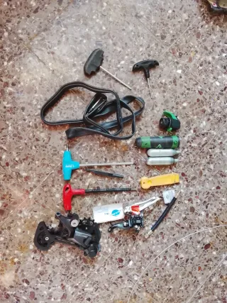 Herramientas y repuestos bicicleta