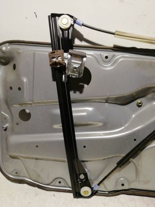 MOTOR ELEVALUNAS DELANTERO DERECHO VOLKSWAGEN GOLF IV BERLIN