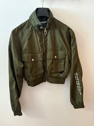 Bomber Bershka verde oscuro talla S