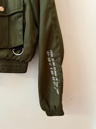 Bomber Bershka verde oscuro talla S