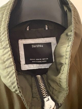Bomber Bershka verde oscuro talla S
