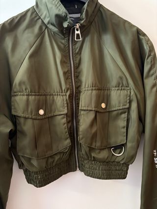 Bomber Bershka verde oscuro talla S
