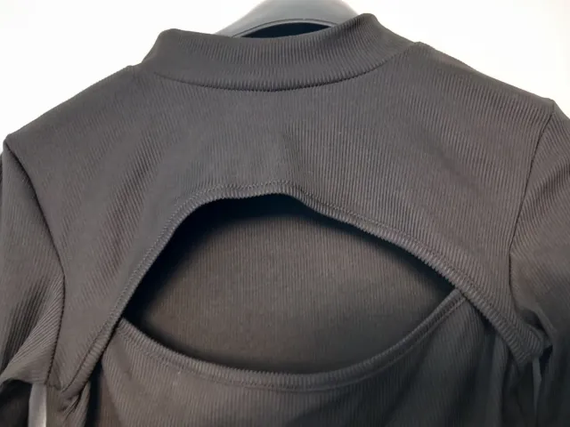 Camiseta negra manga larga con abertura