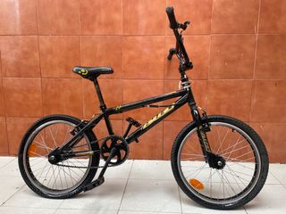 Bicicleta BMX Negra
