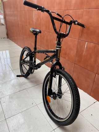 Bicicleta BMX Negra