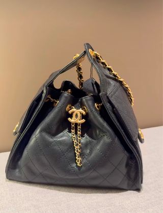 Bolso Chanel Negro y Dorado