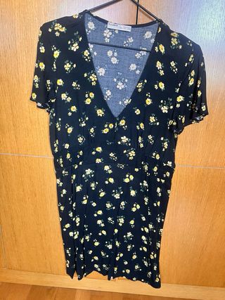 Vestido negro con flores amarillas