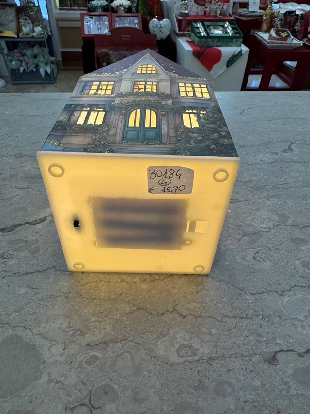 Casa Hervit in carta con luce LED