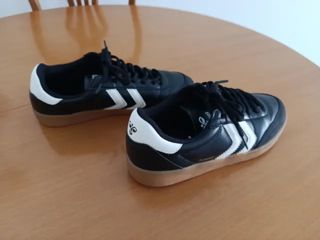 Playeros Hummel para Lefties. Negros. Talla 38