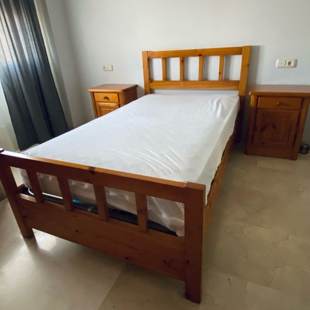 OFERTA Cama,mesitas y colchón