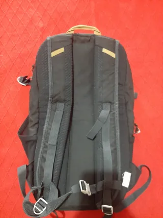Mochila Quechua Negra y Beige