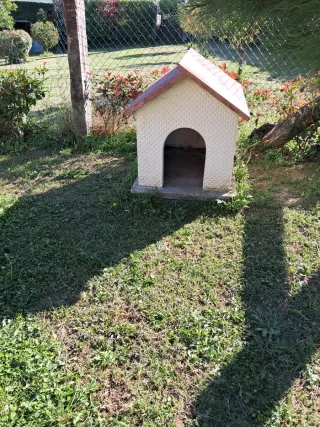 Caseta para perro de hormigón prefabricado 
