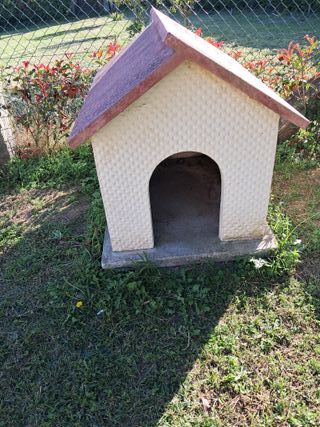 Caseta para perro de hormigón prefabricado 
