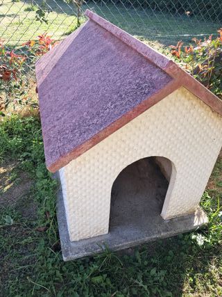 Caseta para perro de hormigón prefabricado 
