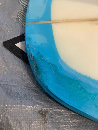 ¡GANGA! Tabla surf 6’4” + funda y kit Solarez +...