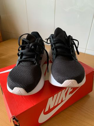 Zapatillas Adidas De Deporte Mujer Negras y Rosas.