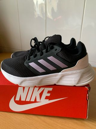 Zapatillas Adidas De Deporte Mujer Negras y Rosas.