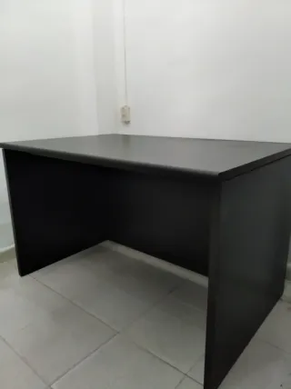 Mesa de despacho negra