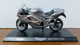 TRIUMPH DAYTONA 955i  Y DOS MAS  ( 1/18 )