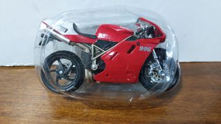 TRIUMPH DAYTONA 955i  Y DOS MAS  ( 1/18 )