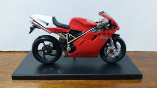 TRIUMPH DAYTONA 955i  Y DOS MAS  ( 1/18 )