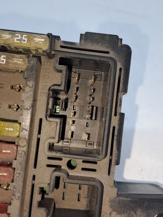 CAJA RELES / FUSIBLES VOLVO S60 BERLINA (3)