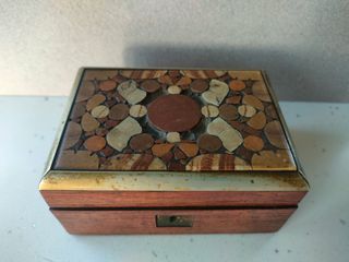 Antico portagioie con mosaico pietre dure