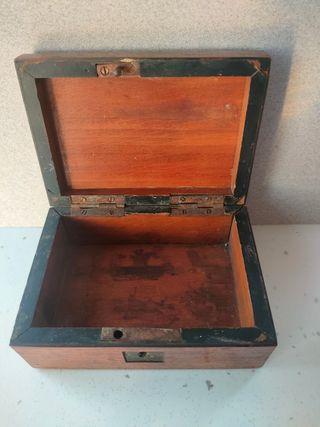 Antico portagioie con mosaico pietre dure