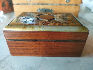 Antico portagioie con mosaico pietre dure