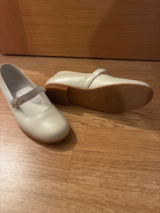 Zapatos de comunión blancos roto