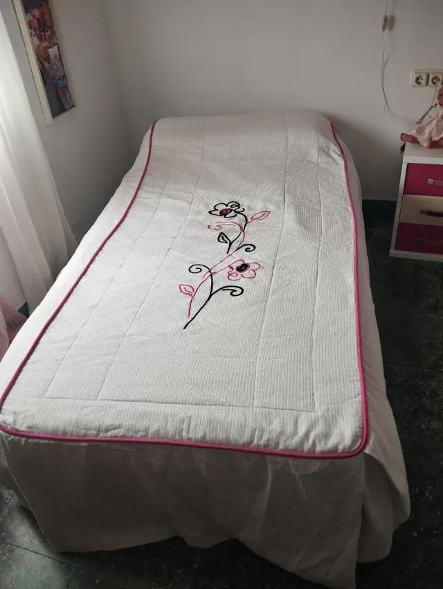 Colcha bouti 90 cm flores rosa con la cortina jueg