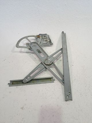 ELEVALUNAS DELANTERO DERECHO TOYOTA AURIS