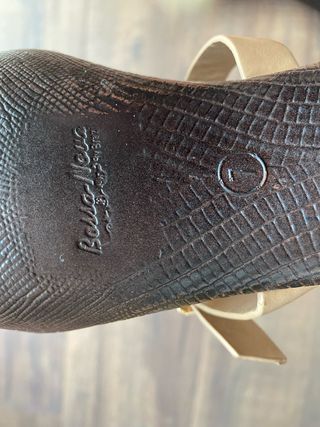 Sandalias de tacón beige
