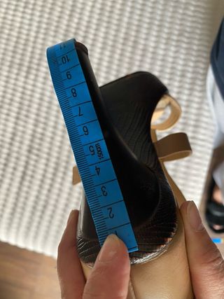 Sandalias de tacón beige