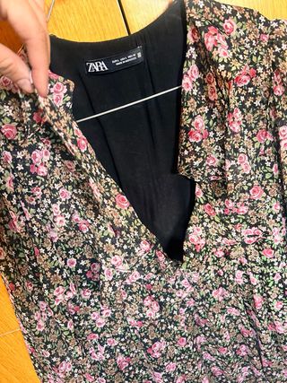 Vestido Zara floral negro y rosa